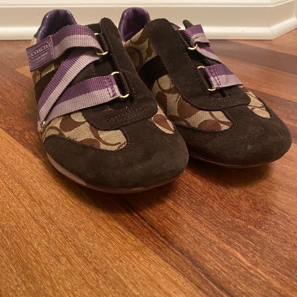 Coach Juli Sneakers. Size 7
Materials: Suede Leather,Canvas
Color: Purple, Brown